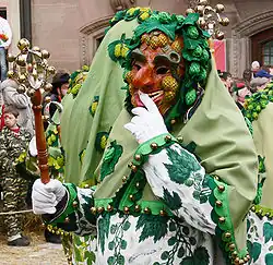 Bouffon du houblon de Tettnang (ce masque date de 1953 et s'inspire d'un personnage de la fin du XIXe&nbsp;siècle).