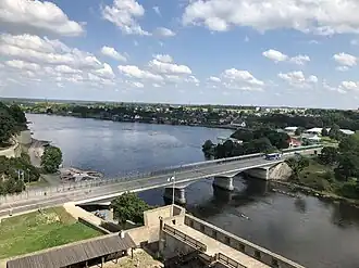 Image de la frontière à Narva: Estonie (gau.) et Russie (dr.)