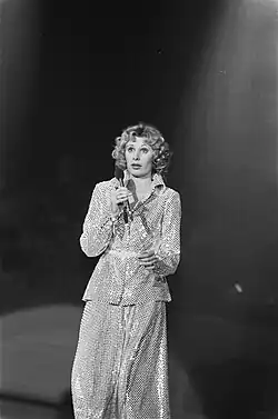 La chanteuse Debbie&nbsp;(en) lors des répétitions générales.