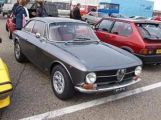 Giulia GT 1300 Junior de 1971 (face avant restylée).