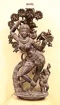 Mohini. Statue du XIIe siècle de la période des Chalukyas occidentaux, en provenance de Gadag.