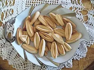 Des navettes, biscuits à la fleur d'oranger.