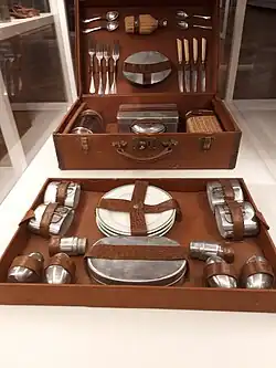 Nécessaire à pique-nique de luxe, date inconnue