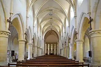 La nef de l’église Saint-Pierre.