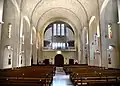 La  nef vue depuis le chœur de l'église. On voit l'orgue de tribune Jacquot-Lavergne (1957).