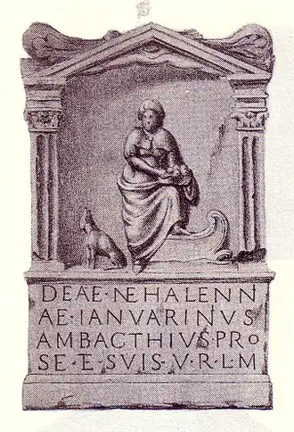 Autel de Nehalennia à Dombourg (planche 7 no 15a de L. J. F. Janssen, De Romeinsche Beelden en Gedenksteenen van Zeeland, Leyde, 1845).