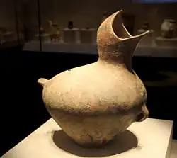 Jarre, terre cuite peinte en forme d'oisillon, culture de Xiaoheyan (3000-2600) (Culture de Hongshan). Mongolie-Intérieure