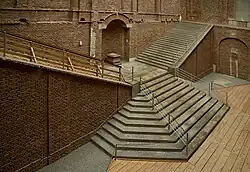 Projet d'escalier symétrique, inachevé.