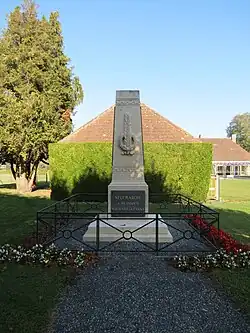 Le monument aux morts.