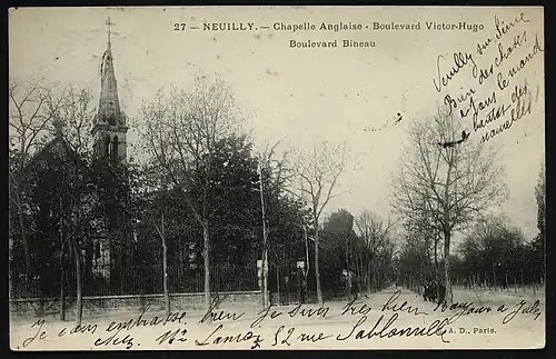 Le boulevard Bineau à Neuilly-sur-Seine, à l'angle du boulevard Victor-Hugo.