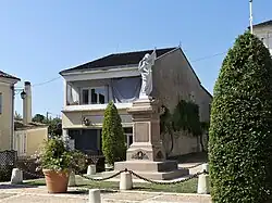 Le monument aux morts érigé en 1921.