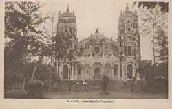 Vue de la cathédrale de Phu Cam (Hué), construite au début du XXe&nbsp;siècle