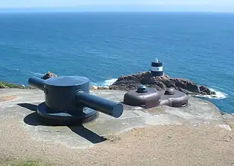 Cloches et télémètre de coïncidence&nbsp;(en) blindé de la batterie Lothringen du mur de l'Atlantique.