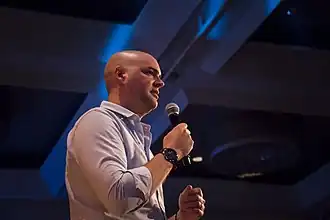 Nicolas Duvernois donnant une conférence