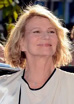 Nicole Garcia joue le commandant Valérie Delbrosse.