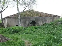 Vue d'une des grandes poudrières.