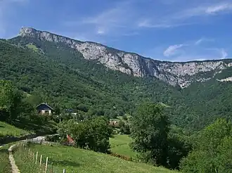 Vue du mont du Nivolet depuis Lovettaz (Saint-Jean-d'Arvey).