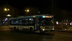 Bus de nuit en attente à la gare de l'Est