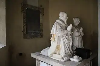 Le tombeau de Sully&nbsp;Classé&nbsp;MH (1862).