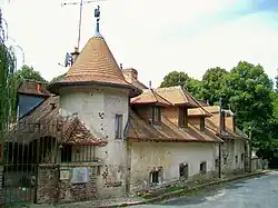 Les anciennes écuries du château, impasse Saint-Denis.