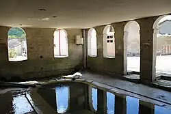 Vieux lavoir sous la mairie.
