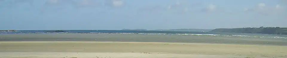 Lieue de Grève : à gauche, Beg Douar ; à droite, les falaises de Trédrez-Locquémeau.