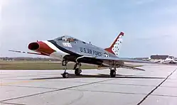 North American F-100 Super Sabre (premier vol en mai 1953), 2294 construits.