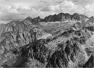 Vue de la North Palisade depuis le sud-ouest (Ansel Adams, 1936).