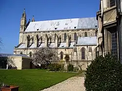 La cathédrale avec le jardin.