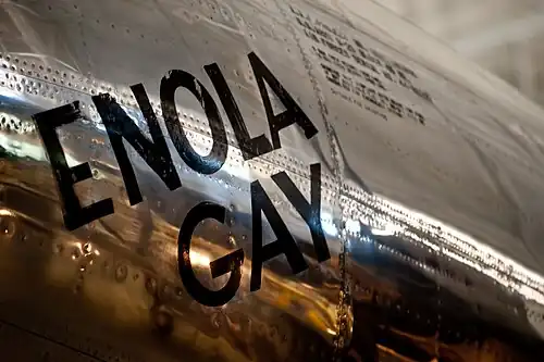 Nose art de l'Enola Gay.