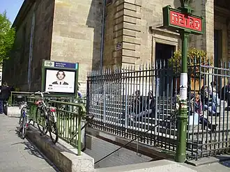 L'entrée de la station.