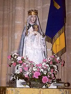 Notre-Dame d'Avioth, statue processionnelle costumée à la manière de celle de Luxembourg.