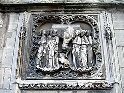 Bas-relief des chapelles du chœur : l'ensevelissement de la Vierge.