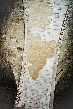 Chapelle des Trente-Cierges : décor en faux appareil.