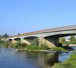 Le nouveau pont sur la Loire, en grande partie sur la commune.