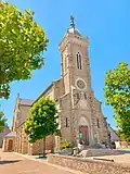 La nouvelle église Saint Lunaire consacrée le 14 septembre 1884, au centre de la place de l'Église.