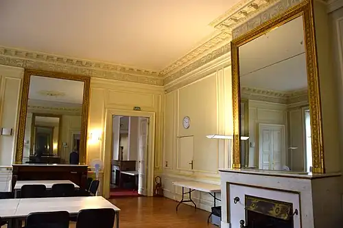 Le salon jaune.