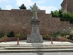 Le monument aux morts.