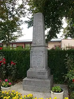 Le monument aux morts.