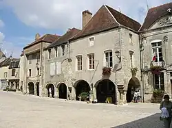 Rue pavée de Noyers-sur-Serein