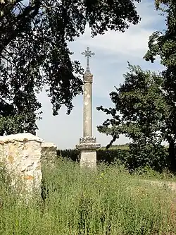 Calvaire, route de Magny.