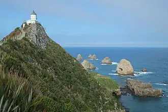 Le phare de Nugget Point et les « nuggets ».