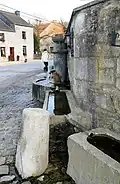 La fontaine et les bacs abreuvoirs