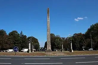 Le rond-point de l'Obélisque, lieu de croisement de nombreuses routes départementales.