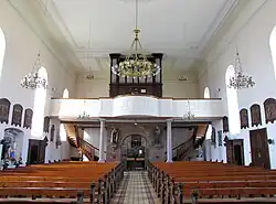 Vue intérieure de la nef vers la tribune de l'orgue Geib-Rinckenbach (1826-1907).