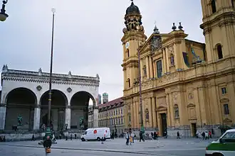 Feldherrnhalle et l'église des Théatins.