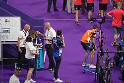 Officiel de Paris 2024, en bleu