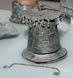 Coupe à pendentifs de la tombe A. Casa Nochera, Casale Marittimo.