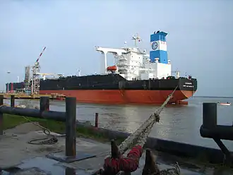 Le pétrolier Algarve amarré à Donges.