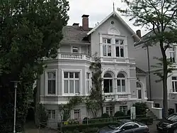 Maison dite « de type D », beaucoup plus richement décorée.